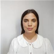 Graduada en Medicina Veterinaria y cursando una especialidad